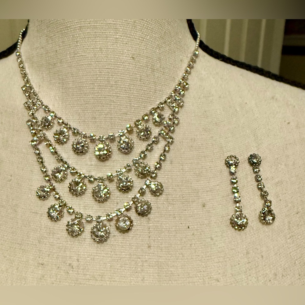 NWT Charming Charlie Silver Crystal Adjustable Necklace with Earrings